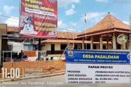 Tingkatkan Pembangunan, Pemdes Pasaleman Bangun Gapura.