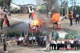 Tingkatkan Basic Penanganan Darurat, Satpam dan Driver PT HPI di PLN UIP JBTB Ikuti Penyegaran & Simulasi APAR