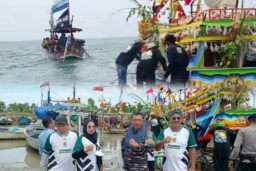 Pemdes Bandengan Gelar Tradisi Nadran, Wujud Syukur Nelayan Cirebon
