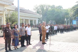 Polres Lamongan Gelar Apel Kebangsaan dan Doa Bersama Jogo Lamongan 2025