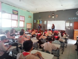 PKBI Rembang Lakukan Edukasi Reproduksi Remaja Di SMPN 6 Rembang