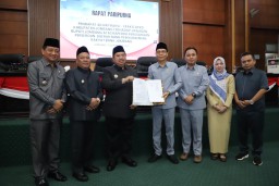 Rapat Paripurna DPRD Jombang Setujui Raperda BPR Jombang