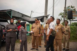 Pemkab Jombang Gelar Operasi Empati, Tertibkan Kabel FO yang Membahayakan Warga