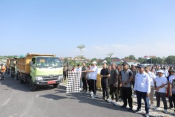Kapolres Lamongan Hadiri Senam Bersama dan Aksi Bersih Sampah dalam Peringatan World Cleanup Day 2025