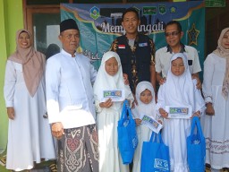 Peringatan maulid nabi Muhammad SAW MI DARUL ULUM Dan LAZUQ, Berbagi kebahagiaan Kepada Anak Yatim