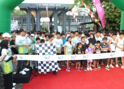 Wabup Salmanudin Berangkatkan Fun Run 5K Dies Natalis ke-60 Universitas Darul ‘Ulum Jombang