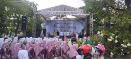 Semarak Hari Santri dan Maulid Nabi 2025, Ribuan Santri Ramaikan Pawai Nasional Lamongan Di kampus UNISLA