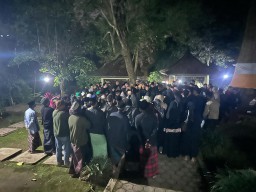 Ratusan Jamaah Sholawat Ibrohimmiyah Gelar Acara Siraman Balak Penyakit di Pemandian Tirto Jolotundo