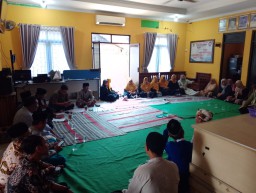 Pemdes Bandengan Kecamatan Mundu Rutin Pengajian Yasinan dan Tahlil Bersama Warga
