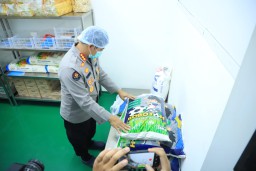 SPPG Polda Jabar Terus Beri Manfaat Bagi Masyarakat, Pastikan Higienitas Lewat Pemeriksaan Ketat