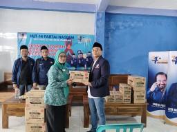Ketua DPD Partai NasDem Jombang Serahkan Bantuan PMT untuk Ibu-Ibu PKK dan Lembaga Pendidika