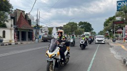Polwan Polres Cirebon Kota Gelar Patroli Mojang Lodaya, Ajak Warga Jaga Keamanan dan Tertib Lalu Lintas