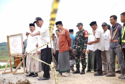 Bupati Jombang Tinjau Langsung Jalan Amblas, Pastikan Perbaikan Segera Dilakukan