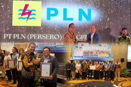 Dukung Pembangunan Hijau, PLN Raih Penghargaan CSR di Gresik dan Malang