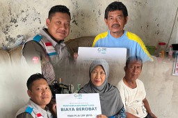 YBM PLN UIP JBTB Salurkan Bantuan Pengobatan untuk Dua Warga Sakit di Kampung Topi Punggul Sidoarjo