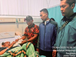 Pekerja TAD Haleyora Powerindo, Jenguk Mantan Rekan Kerja di RS UNAIR Surabaya