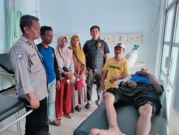 Diduga Kelelahan Seorang Kakek Tergelatak di Selokan Terselamatkan Nyawanya Atas Sigap Personil Polsek Jatiwangi