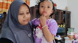 Berjuang Dengan Kantong Urine Selama 2 Tahun ,Siswa Di Glagah Mendapatkan kunjungan Dari Ipda Purnomo