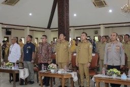 Wakapolres Lamongan Hadiri High Level Meeting Pengendalian Inflasi Jelang Natal dan Tahun Baru 2026