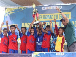 MIMA NU Thoriqotu Hidayah Menyabet Juara Futsal Segitiga Antar Kecamatan Tingkat Sekolah Dasar dan Madrasah Ibtidaiyah