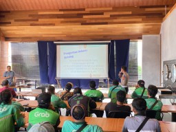 Sosialisasi Operasi Zebra Lodaya dan Edukasi Safety Driving untuk Pengemudi Ojek Online Grab