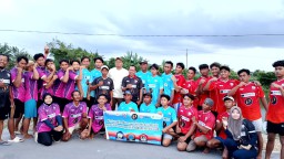 CEO PT Sining Nusantara Raya Serahkan Jersey Kepada Tim Dayung BARUNA PADDLE CLUB Lamongan