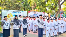Momen Hari Guru dan PGRI Ke 80 SDN IV Kutoharjo Gelar Upacara dengan Petugasnya Dari Para Guru
