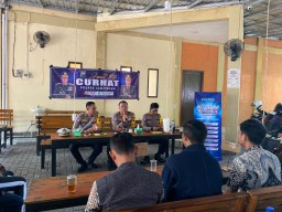 Satlantas Polres Lamongan Gelar Jum’at Curhat dan Binluh Kamseltibcarlantas dalam Rangka Ops Zebra Semeru 2025