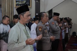 Polres Lamongan Gelar Shalat Ghaib dan Doa Bersama untuk Korban Bencana di Aceh, Sumatra Utara, dan Sumatra Barat