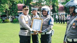 Kapolres Jombang Berikan Penghargaan kepada 12 Anggota Berprestasi
