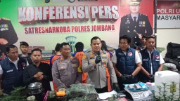Polres Jombang Ungkap Kasus Narkotika, Ratusan Barang Bukti Dihadirkan Saat Konferensi Pers