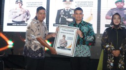 Kapolres Cirebon Kota Raih Penghargaan Person of The Year Radar Cirebon 2025