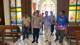 Polres Cirebon Kota Laksanakan Sterilisasi Gereja Jelang Misa Malam Natal