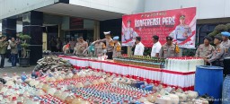 Gelar konferensi pers Kapolres Lamongan Sampaikan Catatan Angka Kriminal Selama 2025