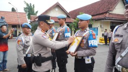 Polres Cirebon Kota PTDH Dua Anggota yang Terlibat Pelanggaran Kode Etik dan Narkoba