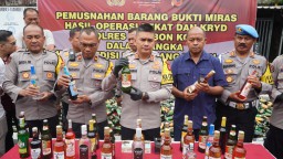 Polres Cirebon Kota Musnahkan 3.391 Botol Miras Hasil Operasi Pekat dan KRYD, Wujud Cipta Kondisi Selama Tahun 2025