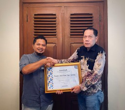 Perumda Aneka Usaha Seger Jombang Sabet Penghargaan Pertumbuhan Laba Berkelanjutan 2025
