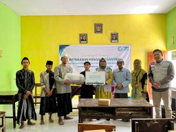 YBM PLN UIP JBTB Gencarkan Ketahanan Pangan untuk Pesantren di Bondowoso