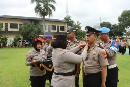 Kapolresta Cirebon Pimpin Upacara Korps Rapot Kenaikan Pangkat Periode Januari 2026