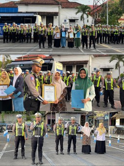 Satlantas Polres Pasuruan Gelar Apel Khusus di Lapangan