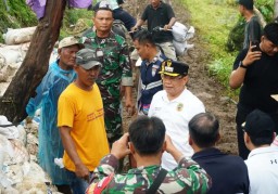 Bupati Pati Sudewo Tinjau Lokasi Banjir, Tanggul Jebol dan Sumbatan Bambu Jadi Penyebab Utama