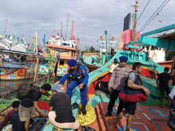 Gerak cepat Satpolairud Polres Lamongan Terima Laporan Laka Laut KMN Cipta Karya di Perairan Paciran