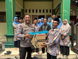 Merasa Berikan Bantuan Laptop Kepada Almamater, Sebagai Penunjang KBM