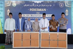 Bupati Warsubi Dampingi Menteri Haji Resmikan TK-SD AIM dan AIBIS
