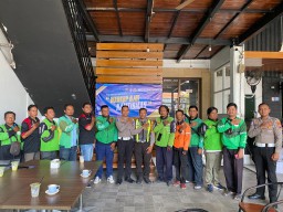 Satlantas Polres Lamongan Ajak Ojol Tertib Berlalu Lintas dan Peduli Keamanan