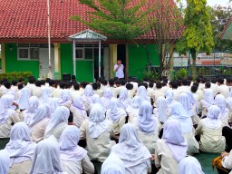 SMPN 1 Karangwareng Kabupaten Cirebon Mengadakan Kegiatan Isro Mi'raj 1447 H
