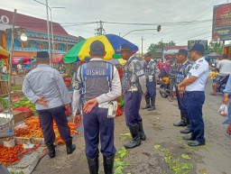 Dishub Jombang Imbau Pedagang Pasar Ploso Tak Gunakan Trotoar dan Bahu Jalan untuk Berjualan