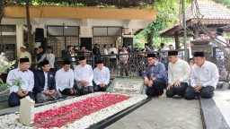 Safari Ramadan DPP Partai NasDem di Tebuireng, Ziarah ke Makam Pendiri NU dan Gus Dur