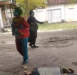 Aksi Pencurian Sepeda Motor Di Desa Sogo Kecamatan Babat Dua Pelaku Memakai Kostum Badut