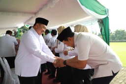 Awali Tugas Pasca Lebaran, Bupati Warsubi Pimpin Apel Kerja dan Halal Bihalal ASN Pemkab Jombang
